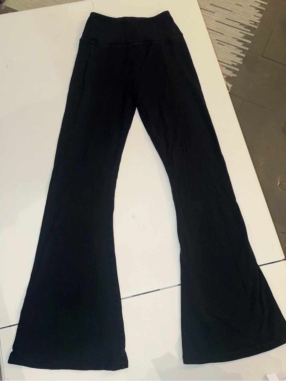 Hollister Ultra High-Rise Black Flare Yoga Pants XS